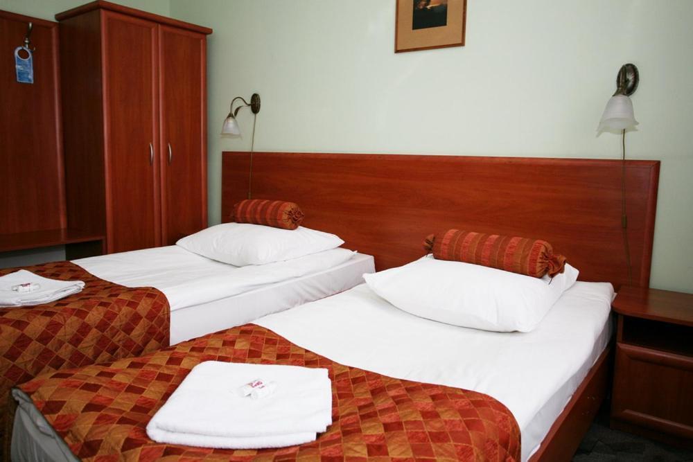 Hotel Arkadia Legnica Luaran gambar