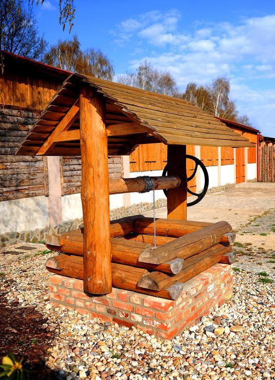 Hotel Arkadia Legnica Luaran gambar