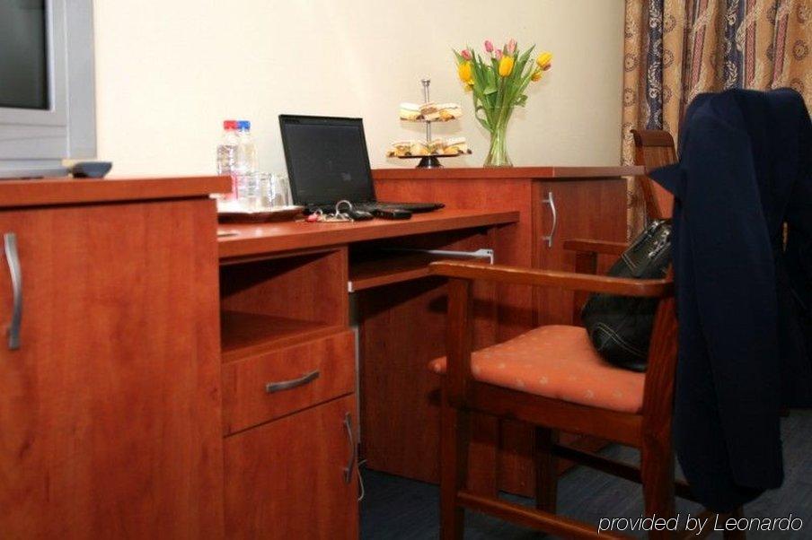Hotel Arkadia Legnica Luaran gambar