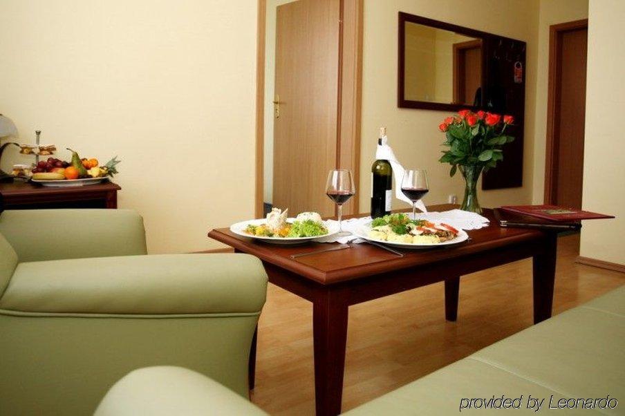 Hotel Arkadia Legnica Luaran gambar